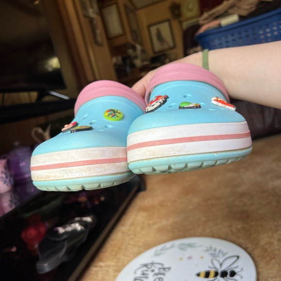 CROCS teal and pink color with 6 different pops. - Picture 7 of 17